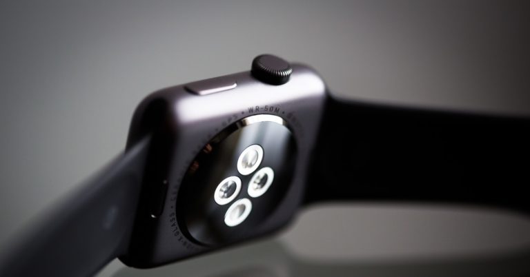How to safely clean the Apple Watch